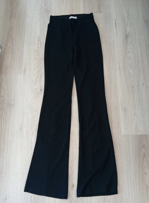 Zwarte flared broek XS, Kleding | Dames, Zwart, Ophalen of Verzenden, Zo goed als nieuw, Terranova