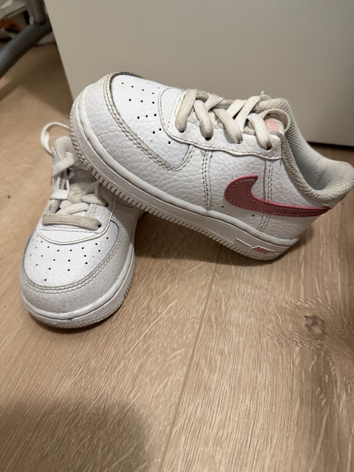Nike Air Force 1 baby sneakers wit/roze, Ophalen of Verzenden, Gebruikt, Meisje, Sportschoenen