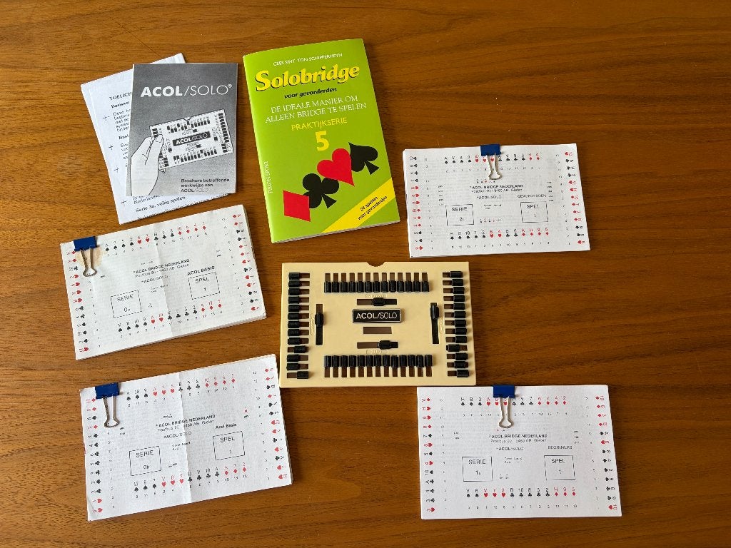 Acol Solo bridge kaartspel 4 series + kaarthouder, Hobby en Vrije tijd, Gezelschapsspellen | Kaartspellen, Ophalen of Verzenden