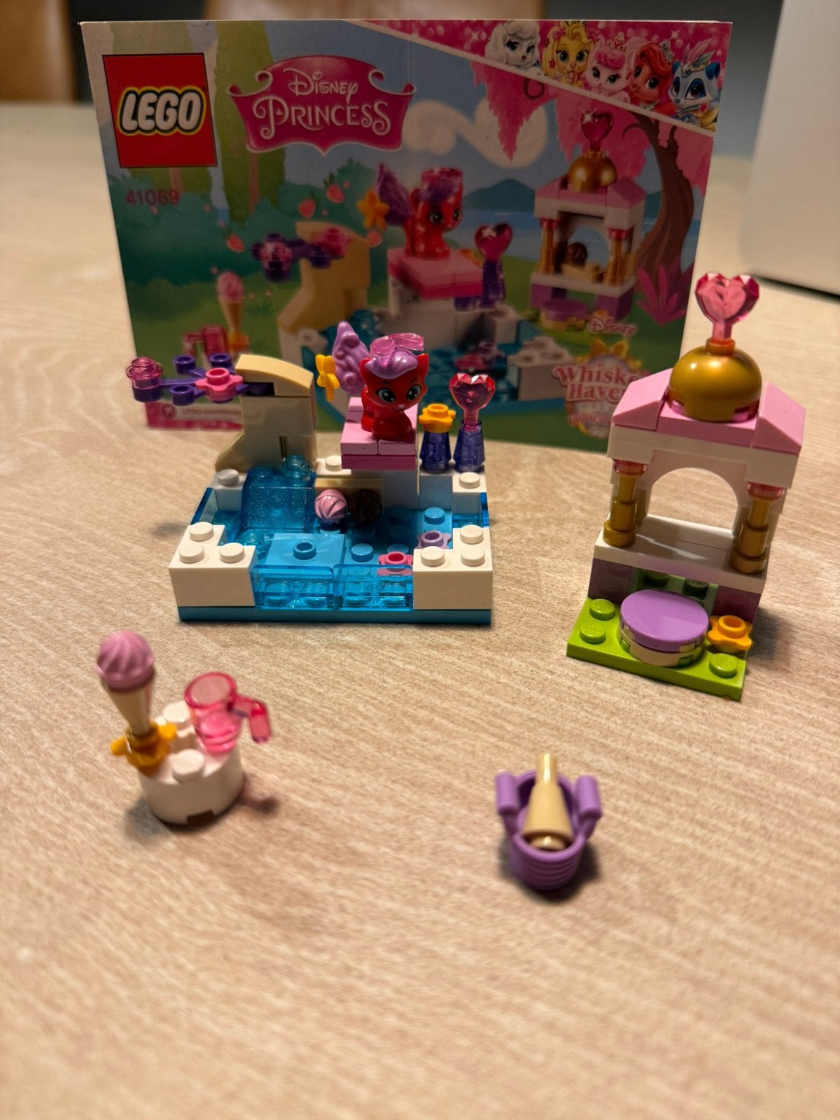 Foto 10 van Grote LEGO Friends & Disney Princess bundel alles in 1 koop!