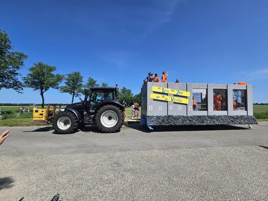 Versierde wagen, Hobby en Vrije tijd, Feestartikelen, Ophalen
