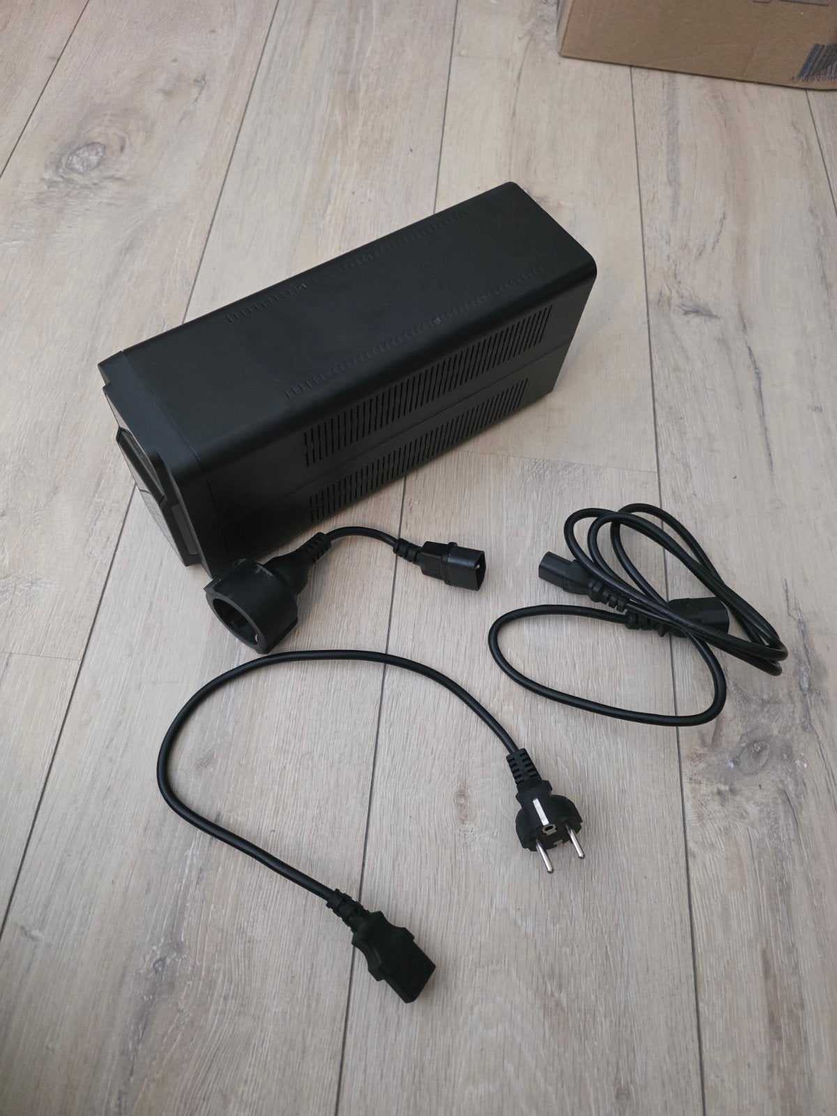 Schneider APC BX500MI UPS - backup voeding, Ophalen of Verzenden, Zo goed als nieuw