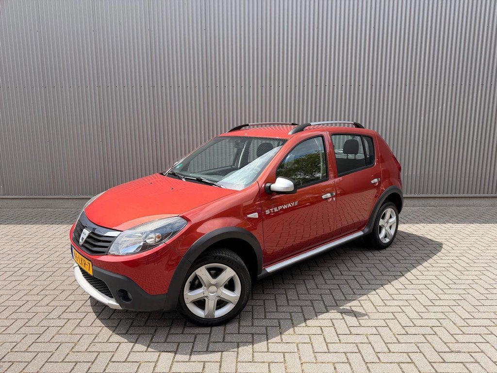Dacia Sandero 1.6 Stepway Nieuwe Koppeling + Disitributie|Ai, Metallic lak, Gebruikt, Zwart, 4 cilinders