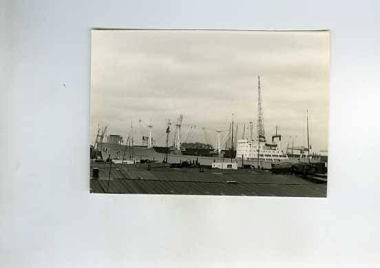 scheepvaart-foto-hoegh breeze met binnenvaart, Verzamelen, Ophalen of Verzenden, Zo goed als nieuw, Motorboot, Boek of Tijdschrift