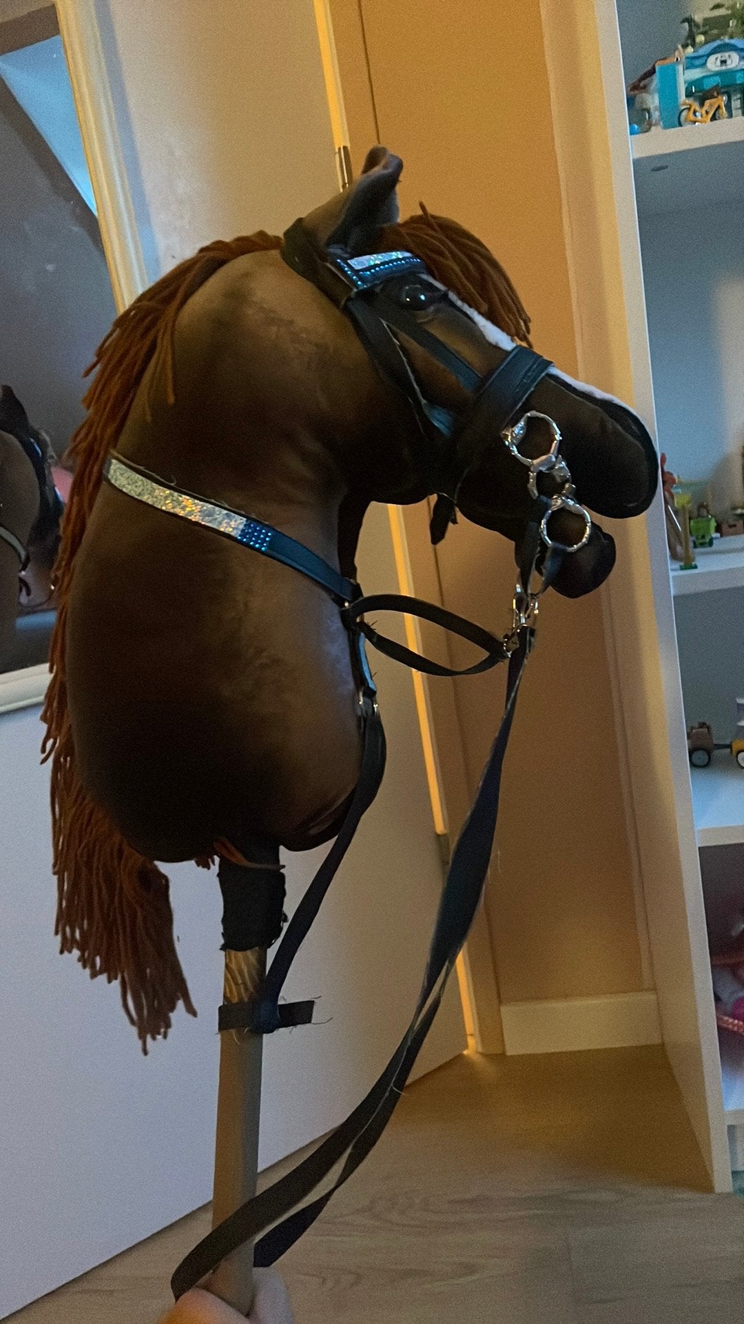 Hobbyhorse + accosoires, Ophalen, Zo goed als nieuw, Borsttuig