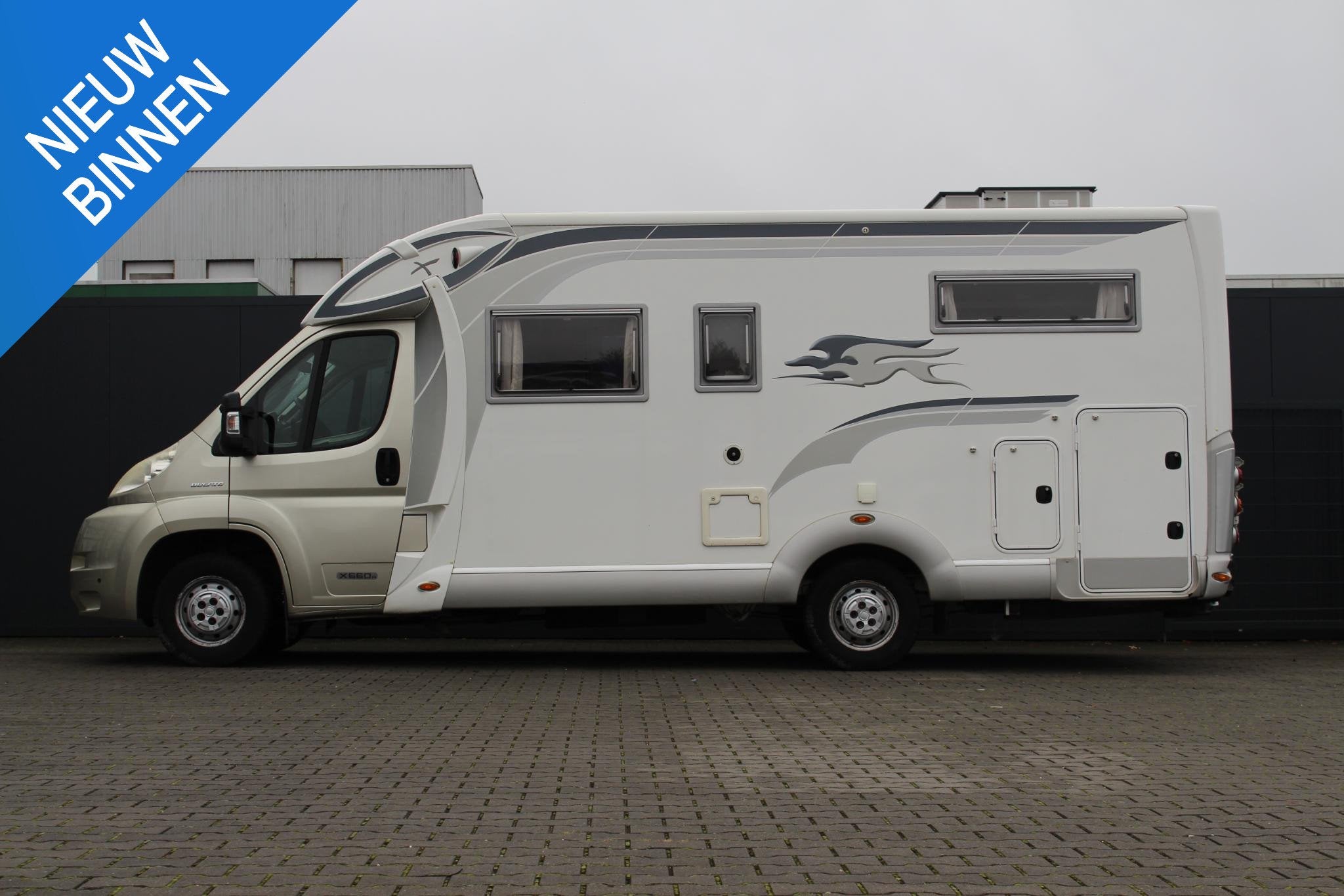 Laika caravans s.p.a X660r | Diesel | Handgeschakeld | Airco, 6 tot 7 meter, Bedrijf, 6 tot 7 meter, Laika