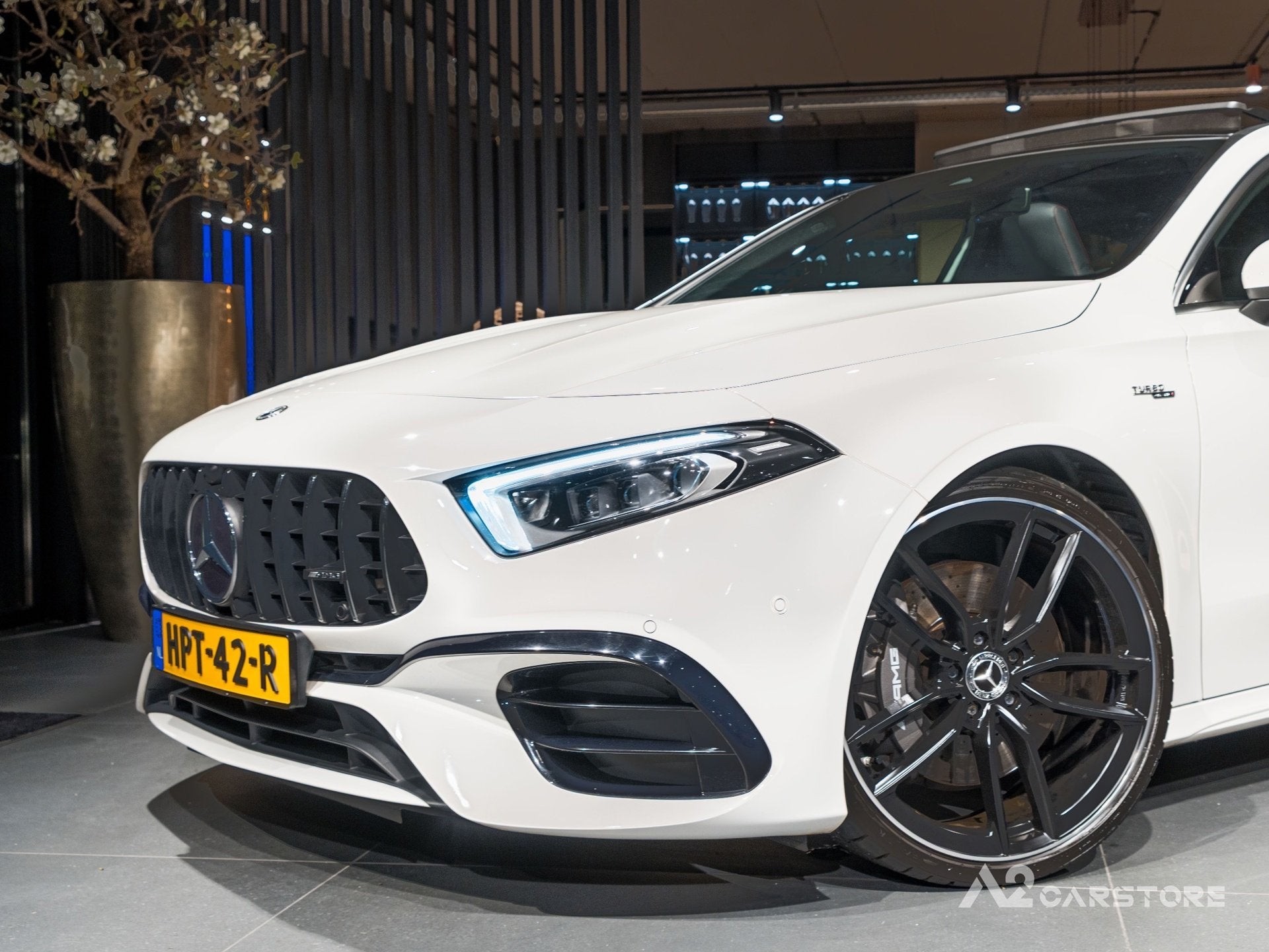 Mercedes-Benz A-klasse AMG 45 4MATIC+ Premium Plus PANO 360, Automaat, Gebruikt, Wit, Bedrijf