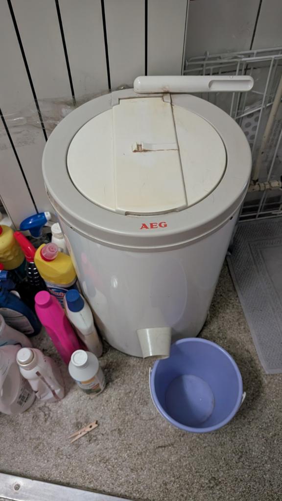AEG ZEW 0003 Centrifuge - 3.7 kg inhoud, 2800 toeren, Ophalen, Gebruikt, Minder dan 4 kg, Bovenlader