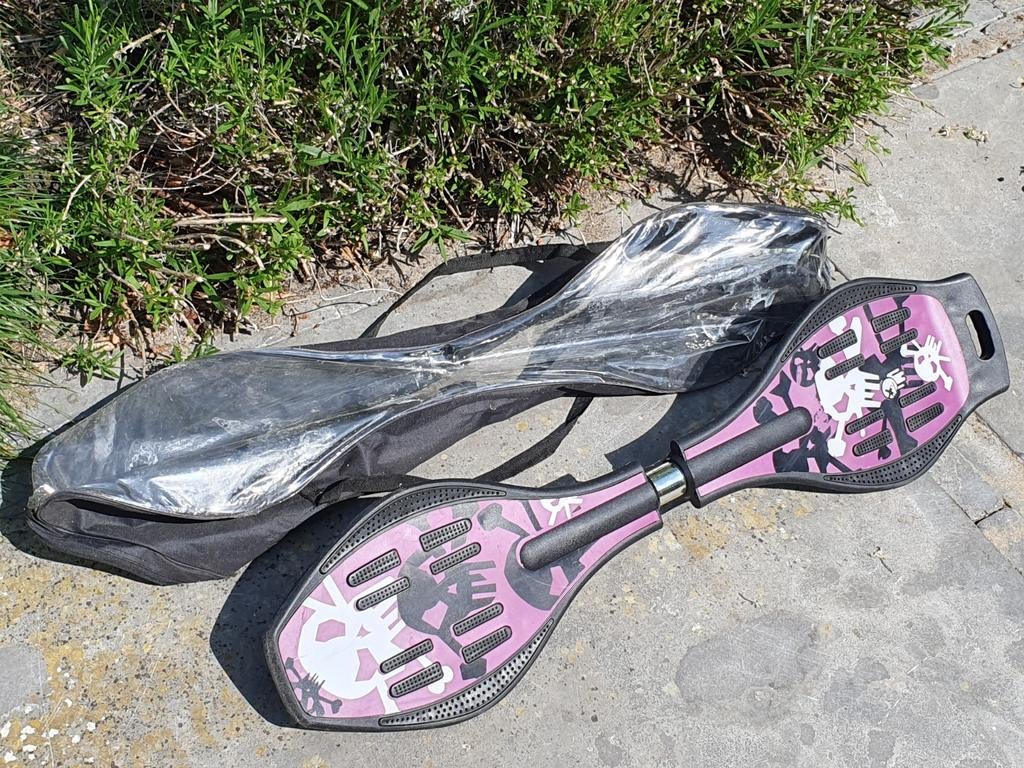 Waveboard met doodskop print en draagtas, Ophalen of Verzenden, Gebruikt, Overige typen, Onbekend