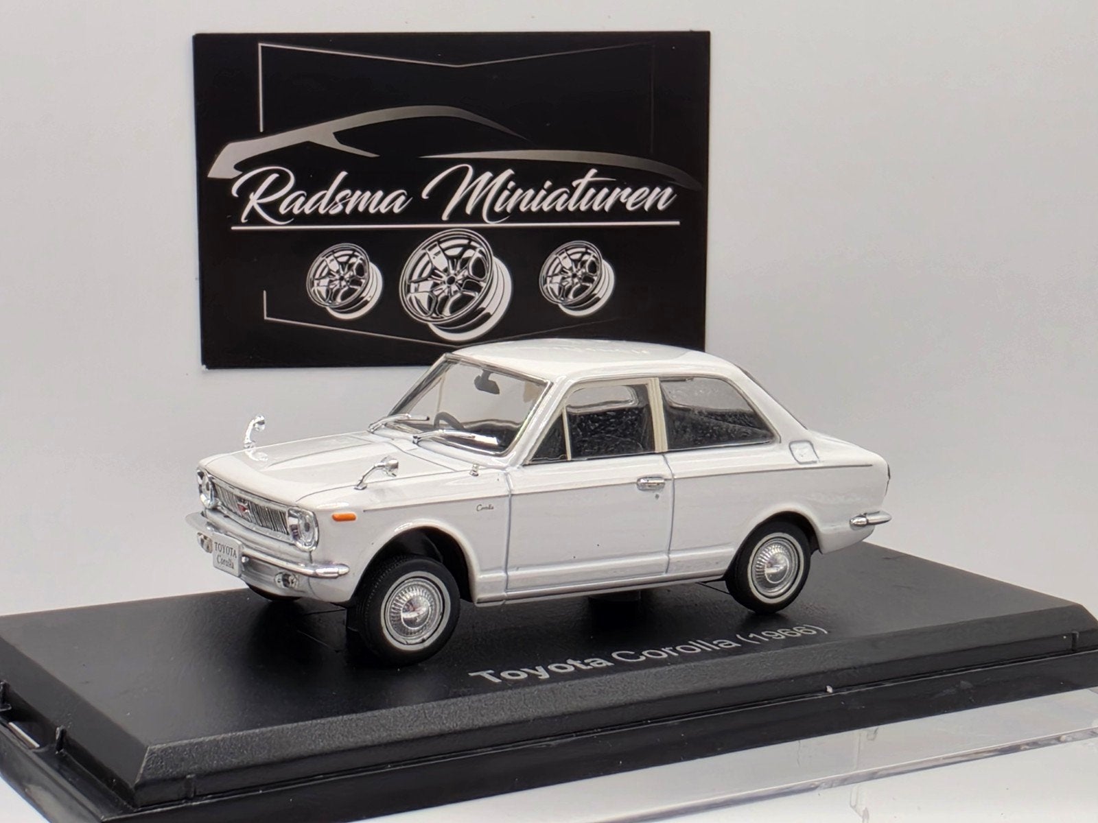 Toyota corolla 1966 - Wit - 1:43 Norev Japan Collection, Norev japan collection, Auto, Norev, Ophalen of Verzenden