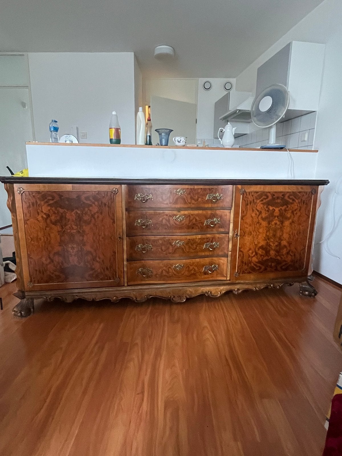 Antiek dressoir/sideboard met wortelnotenfineer, Ophalen