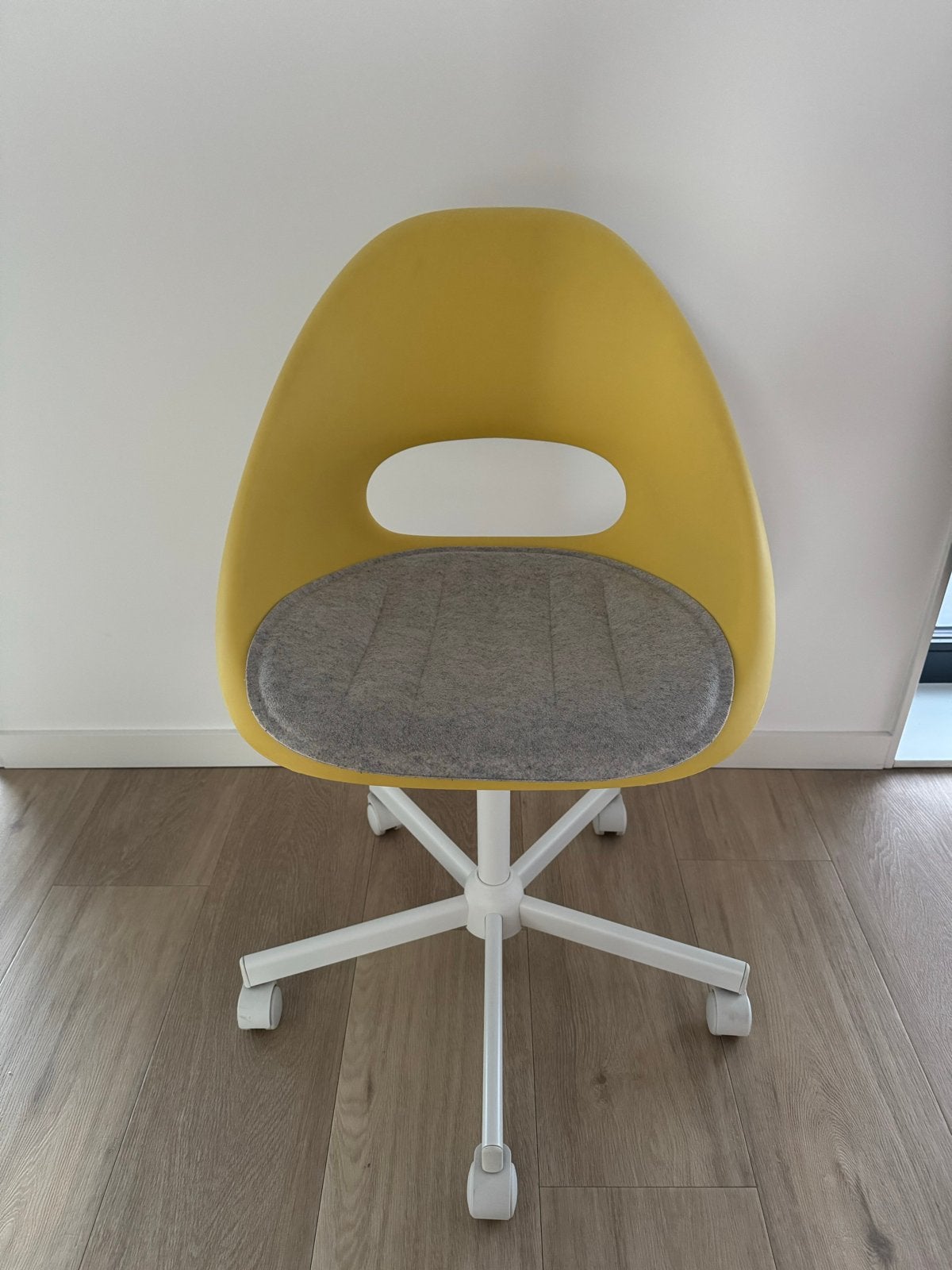 Ikea Bureaustoel zo goed als nieuw, Huis en Inrichting, Bureaustoelen, Ophalen, Geel, Zo goed als nieuw, Bureaustoel