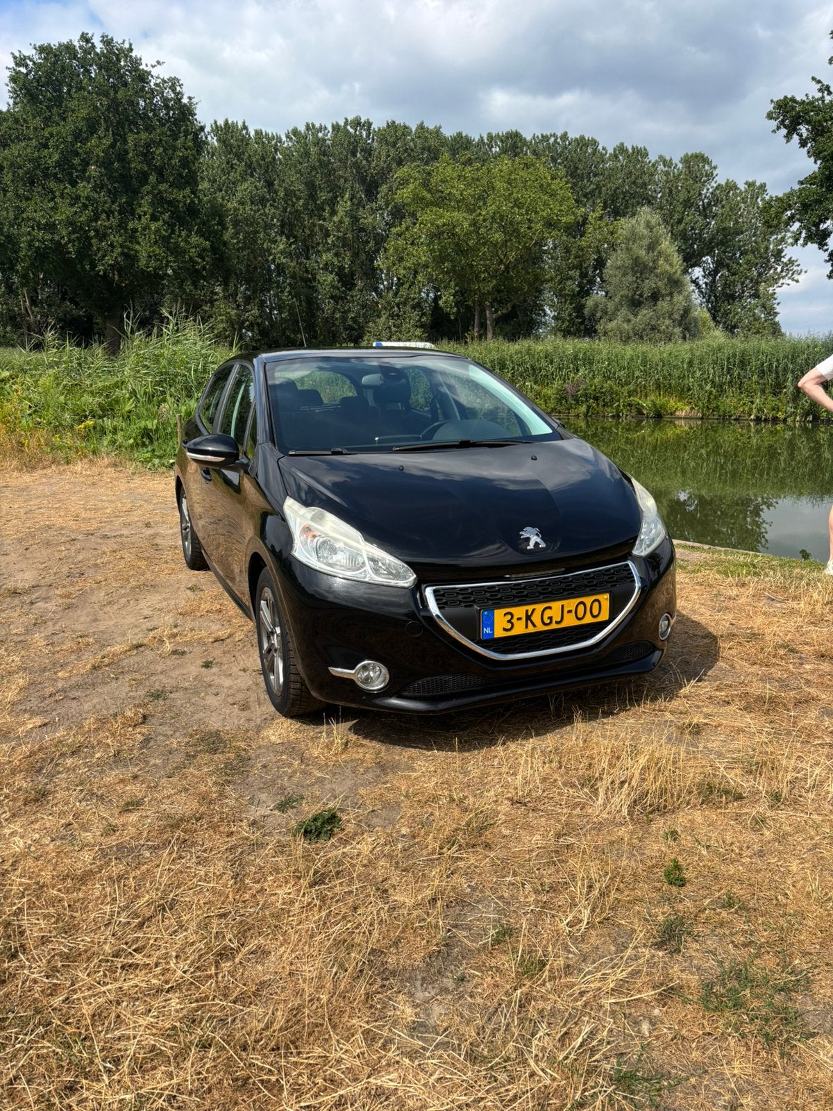Peugeot 208 1.2 VTI 60KW/82PK 5-D 2013 Zwart, Auto's, Voorwielaandrijving, Stof, 1199 cc, Zwart