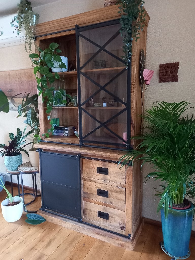 Vitrinekast mango, Huis en Inrichting, Kasten | Buffetkasten, Ophalen, Zo goed als nieuw, 25 tot 50 cm, Met deur(en)