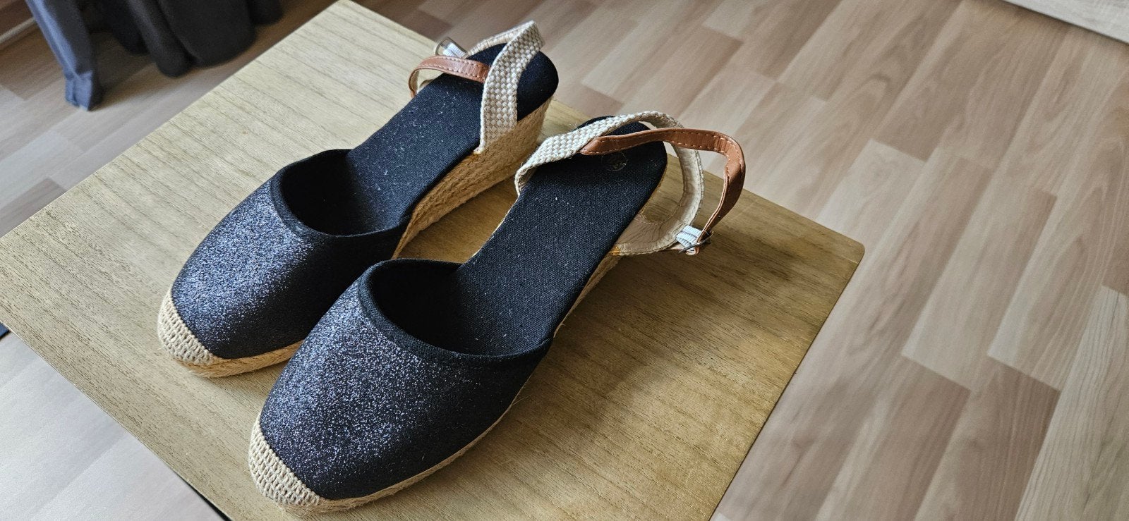 Zwarte espadrilles met glitter en sleehak, maat 38, Ophalen of Verzenden, Zo goed als nieuw, Zwart, Espadrilles of Moccasins