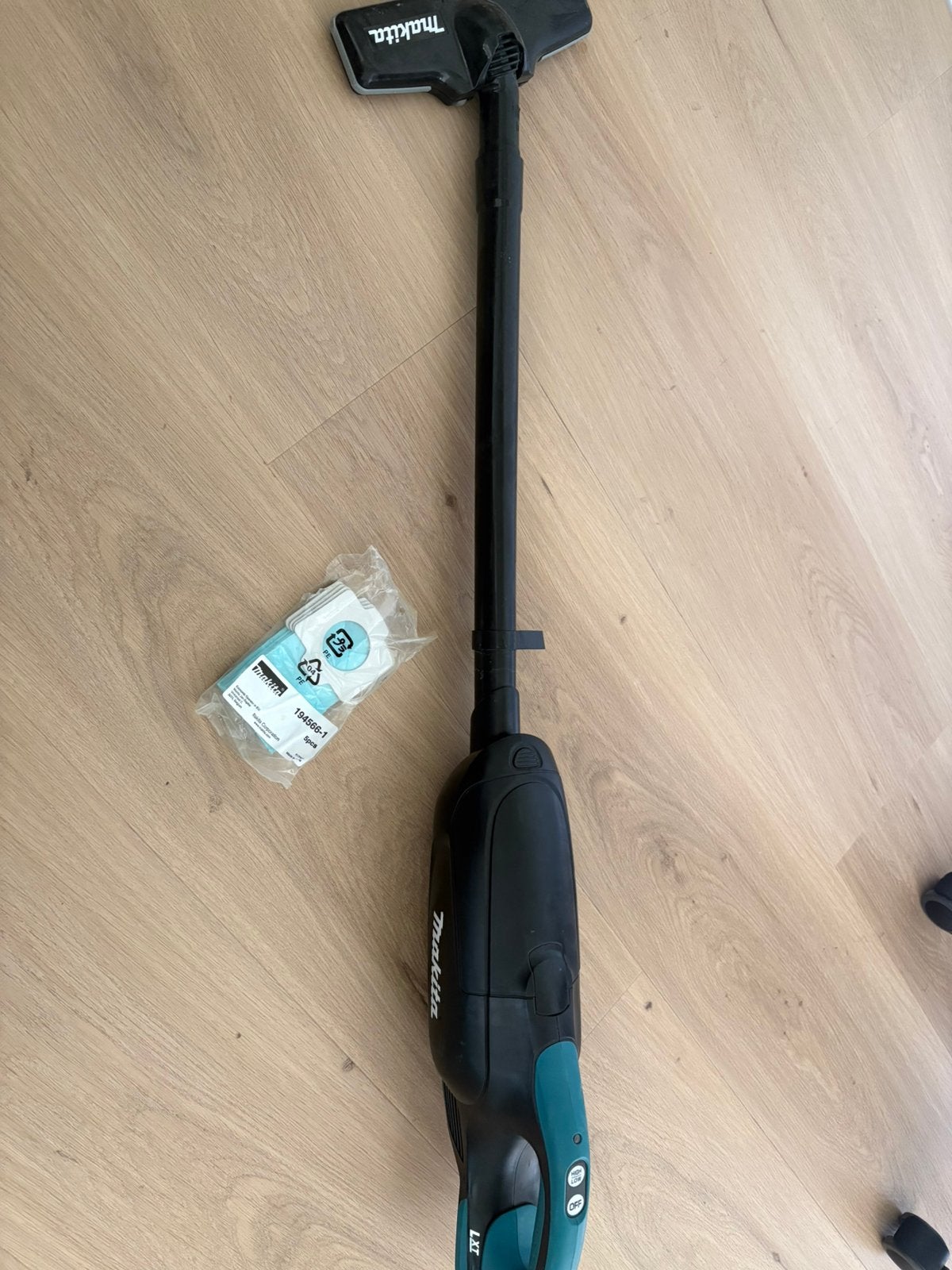 Makita DCL182 18v stofzuiger op accu, Witgoed en Apparatuur, Stofzuigers, Ophalen, Gebruikt, Steelstofzuiger, Makita