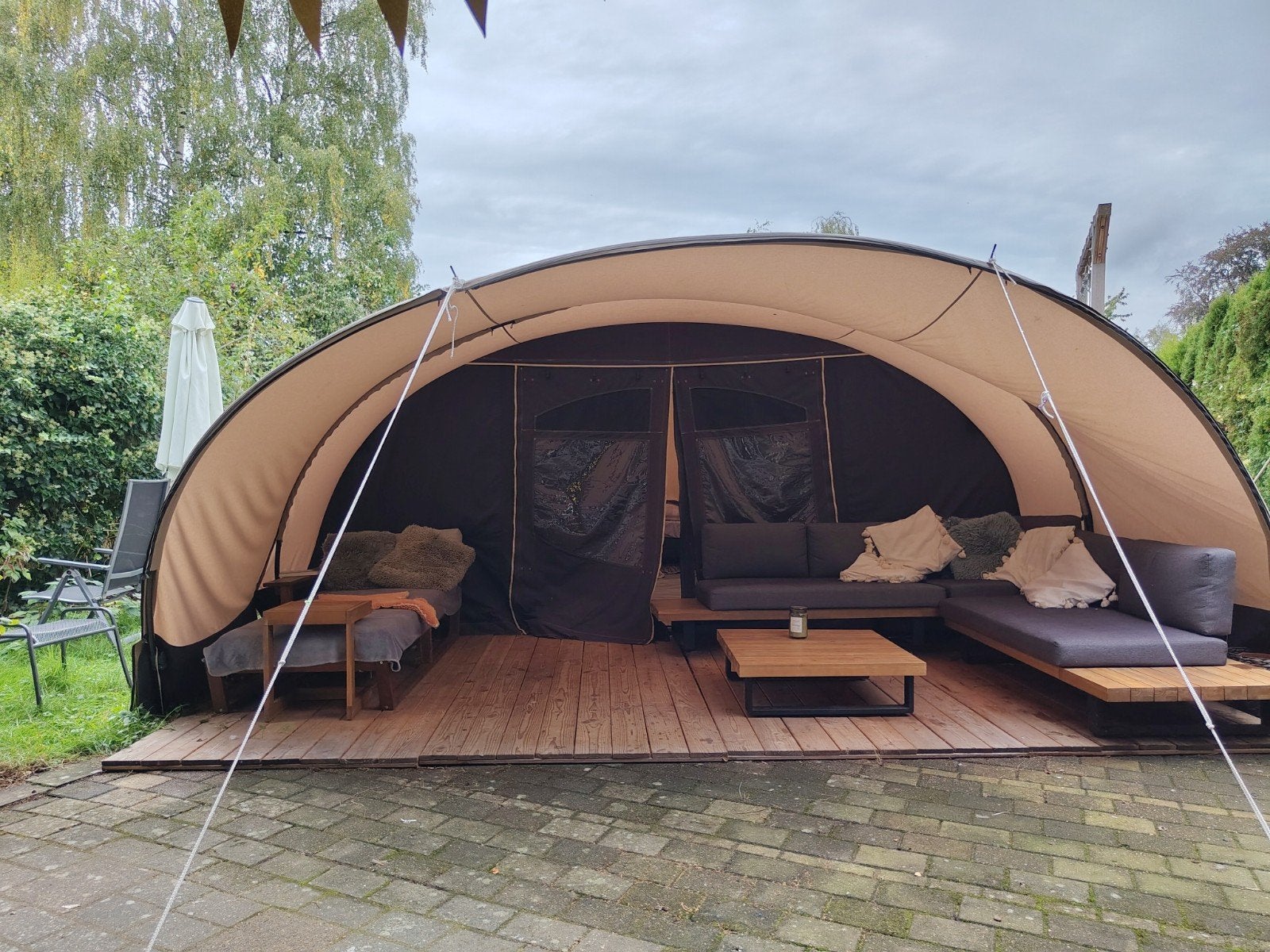 te huur: De Waard tunnel tent met meubels voor binnen, Ophalen, Gebruikt, Tot en met 4