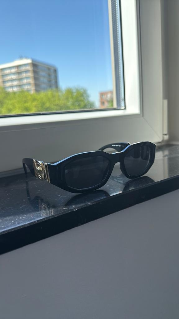 Versace VE4361 "Biggie" Zonnebril Zwart Goud Medusa, Ophalen of Verzenden, Zo goed als nieuw, Zwart, Overige merken