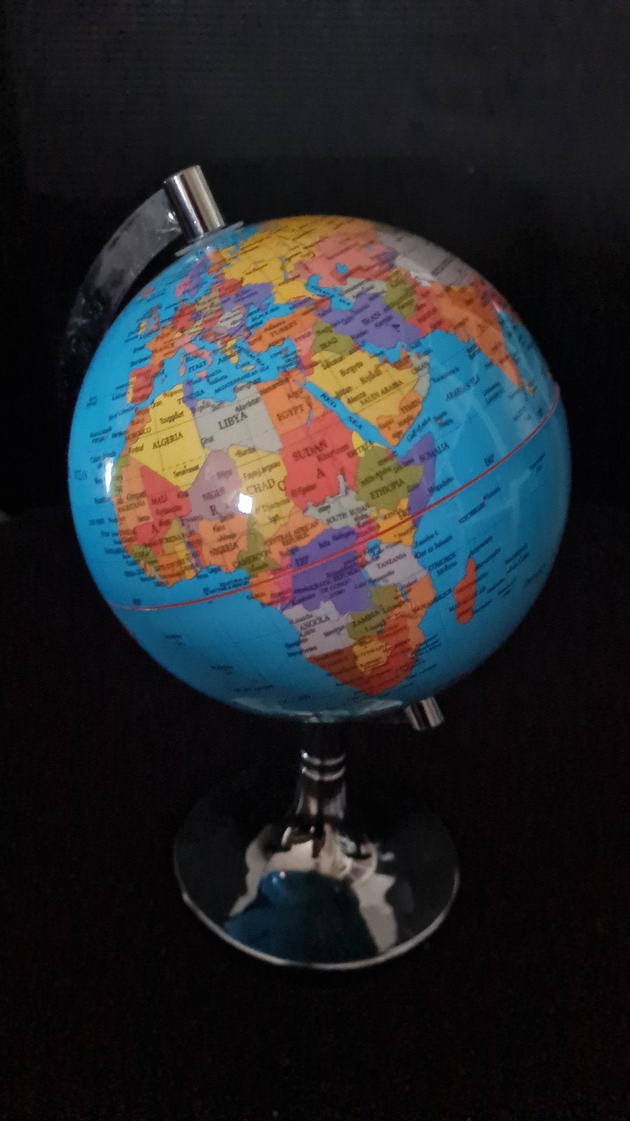Kleurrijke Wereldbol - Educatief en Decoratief, Gebruikt, Kunststof, Ophalen of Verzenden, Educatief