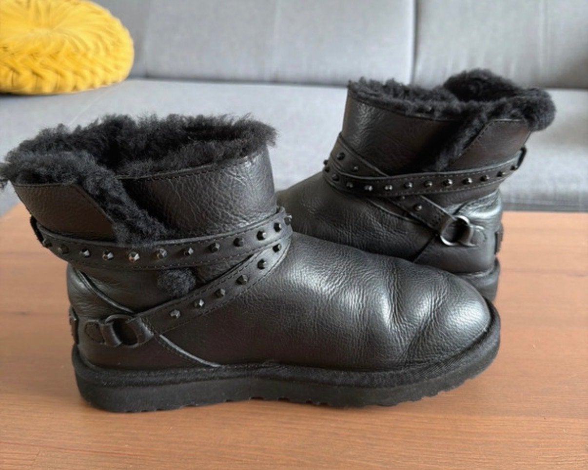 UGG Laarzen Zwart Maat 38 - Zo goed als nieuw, Ophalen of Verzenden, Zo goed als nieuw, Zwart, Lage of Enkellaarzen