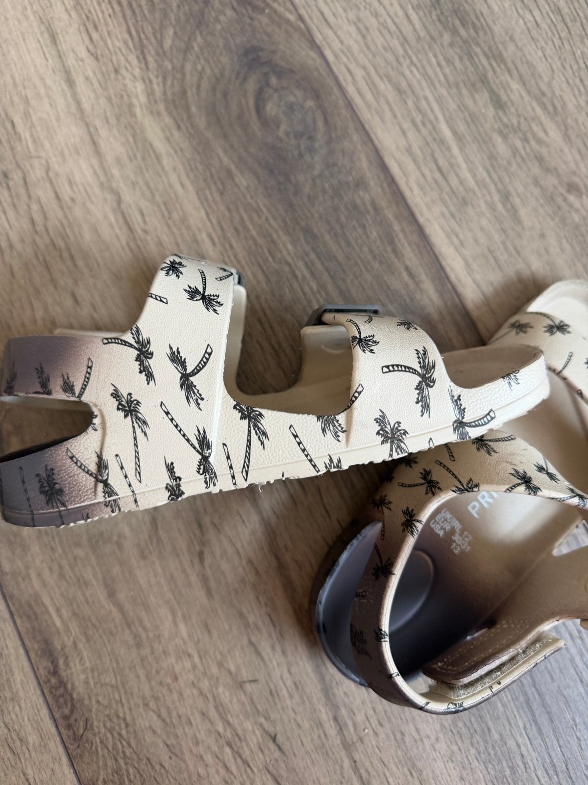 Primark sandalen met palmboomprint, maat 30/31, Ophalen of Verzenden, Nieuw, Jongen of Meisje, Schoenen