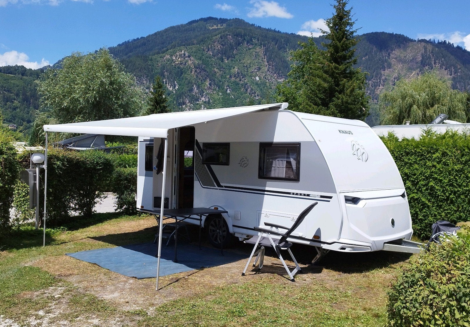 Knaus Sport 460 EU Epower (2022), Caravans en Kamperen, Caravans, Standaardzit, Luifel, 4 tot 5 meter, Knaus