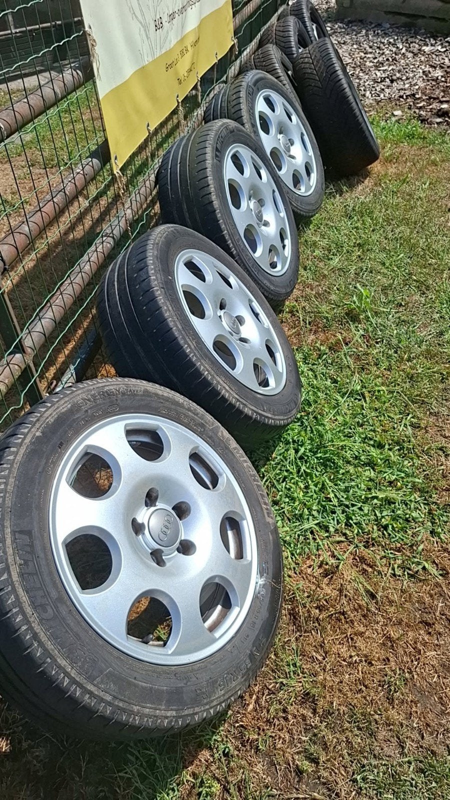 Zomer- en winterbanden Audi 205/55 R16 met rek, Ophalen of Verzenden, Gebruikt