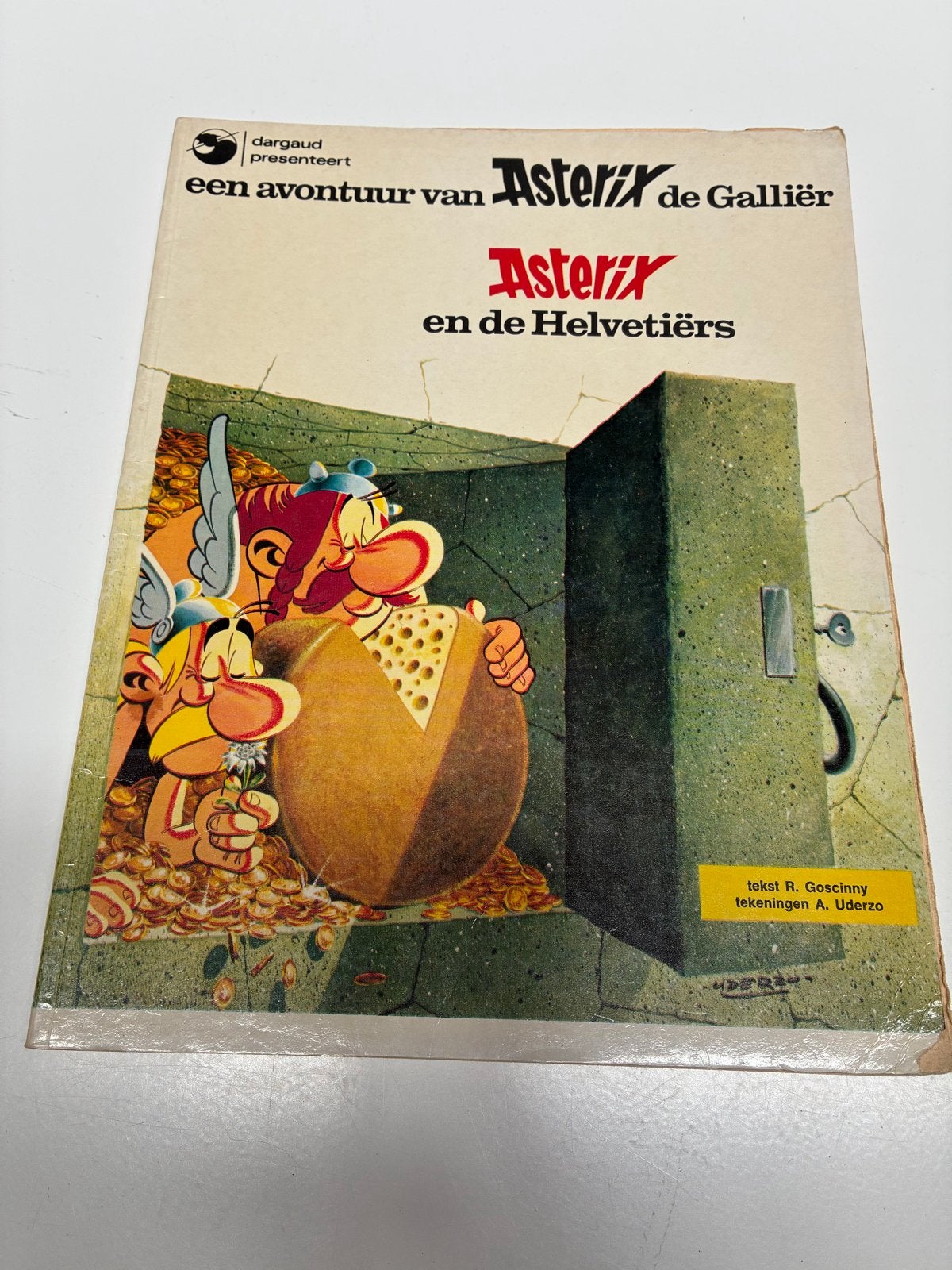 Asterix en de Helvetiërs - Dargaud 1977, Boeken, Eén stripboek, Ophalen of Verzenden, Gelezen