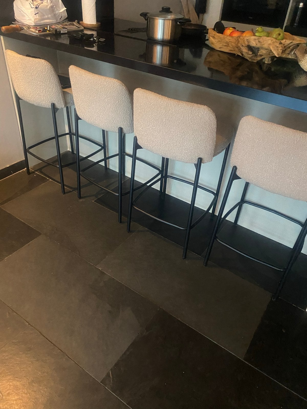 Set van 4 moderne barkrukken met teddy stof, Met voetsteun, 60 tot 90 cm, Ophalen of Verzenden, Zo goed als nieuw