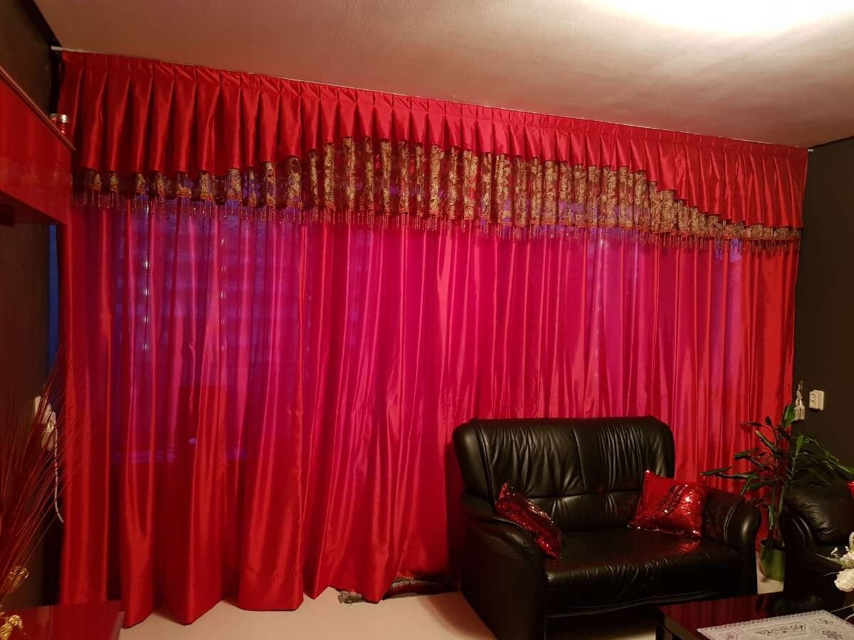 Mooie rode satijnen gordijnen (450x265 cm) in goede staat, Ophalen, Overige materialen, Gebruikt, Gordijn