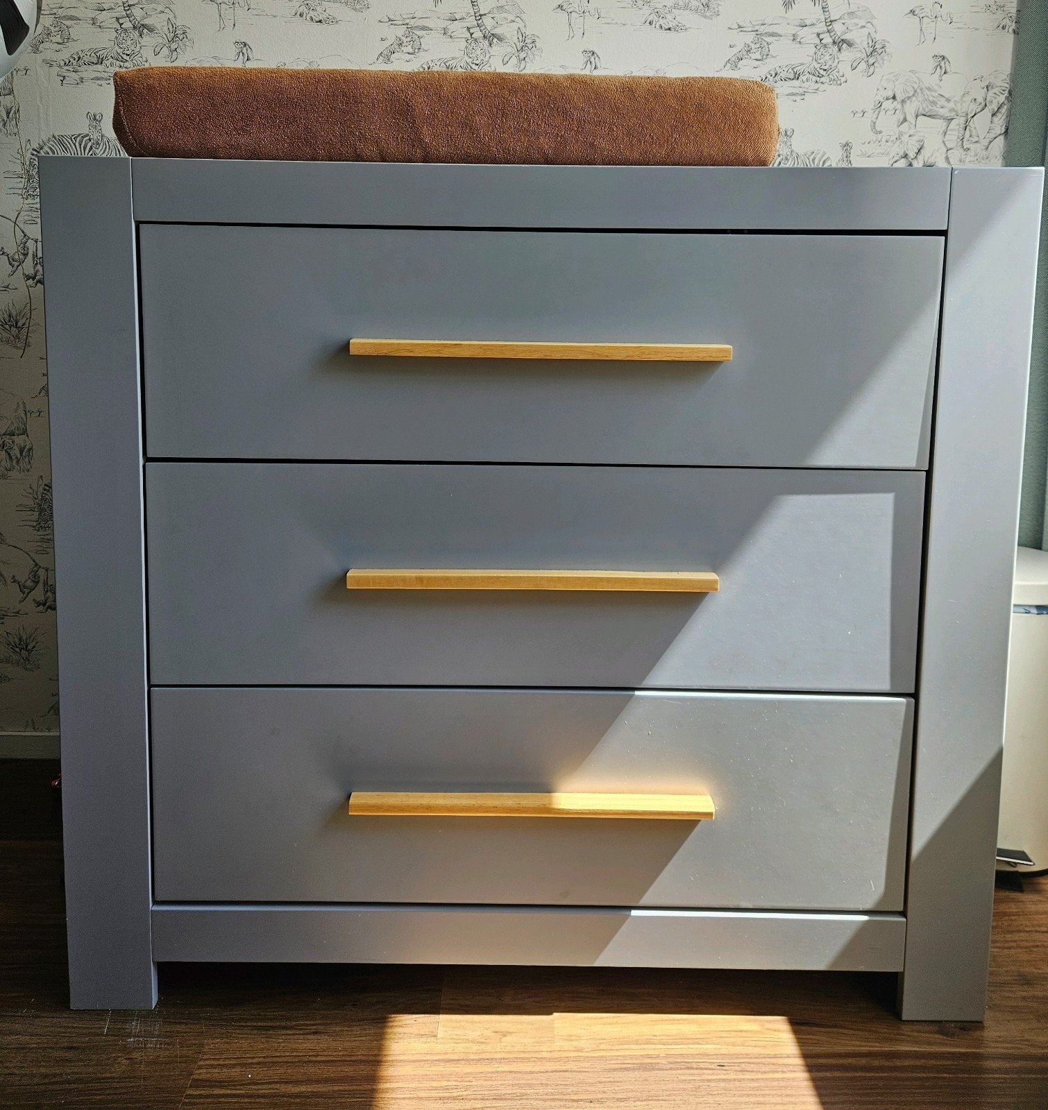 Commode | grijs | gratis afhalen, Ophalen, Gebruikt, Jongetje of Meisje