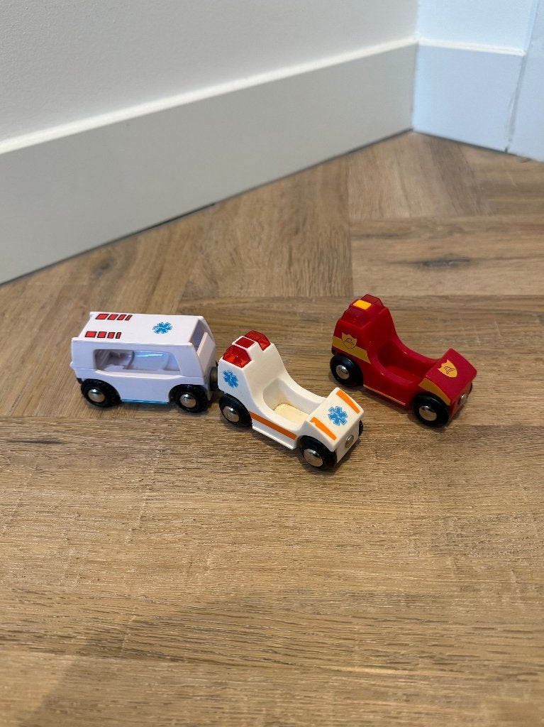 Heel goed 3x Brio houten trein vintage ambulance trein set, Kinderen en Baby's, Ophalen of Verzenden, Gebruikt, Rij- of Hobbelspeelgoed