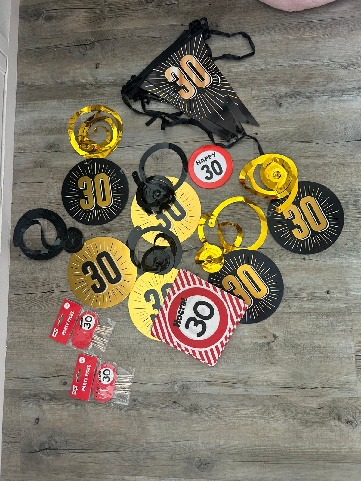 30 jaar versiering, Hobby en Vrije tijd, Feestartikelen, Ophalen, Zo goed als nieuw, Versiering, Verjaardag
