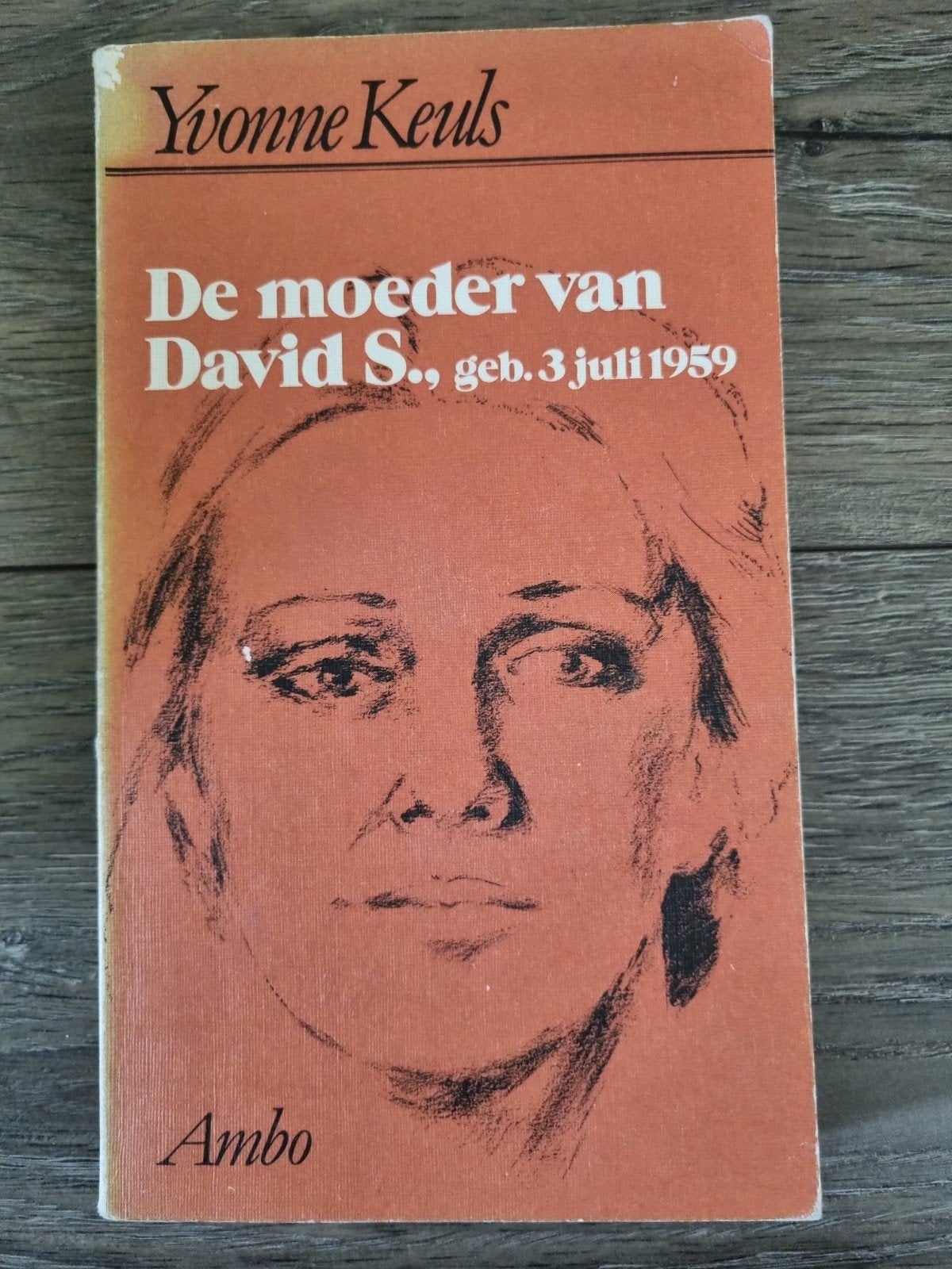 Boek: De moeder van David S. geb. 3 juli 1959 - Yvonne Keuls, Ophalen of Verzenden, Gelezen, Yvonne Keuls