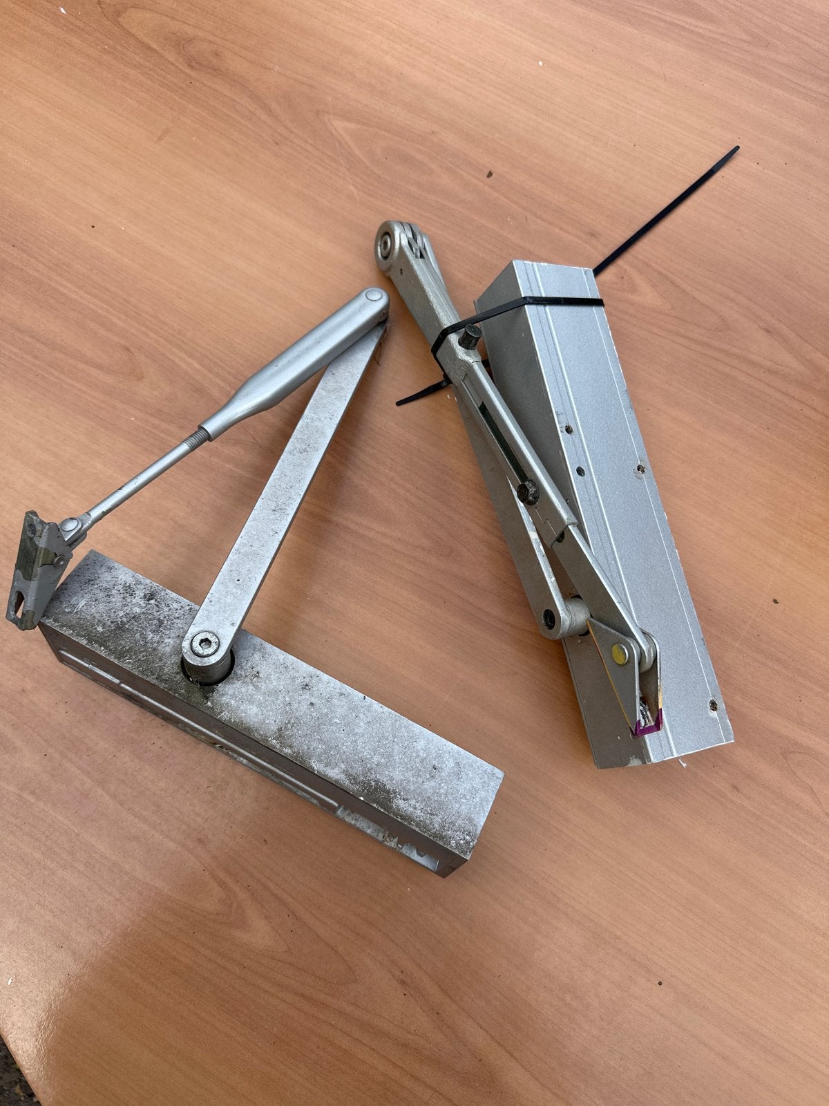 Deurdrangers Geze en Dorma, Ophalen, Gebruikt, Metaal, Binnendeur