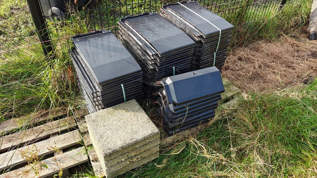 Koramic Actua 10 W dakpannen, nokvorsten, Edel Engobe €250,-, Steen of Klei, Zwart, Nieuw, Ophalen of Verzenden