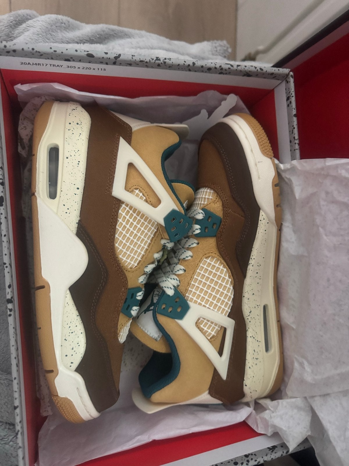 Nieuwe Jordan 4 Retro (GS) - Bruin/Beige/Groen, Ophalen of Verzenden, Nieuw, Bruin, Sneakers of Gympen