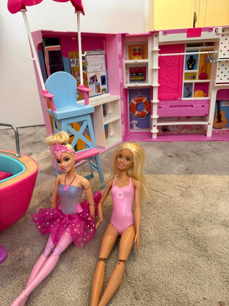 Barbies met kleding en accessoires, Ophalen of Verzenden, Zo goed als nieuw, Barbie