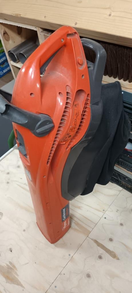 Flymo bladblazer/zuiger op 220V, goed werkend, Gebruikt, Met opvangzak, Handgedragen, Ophalen of Verzenden