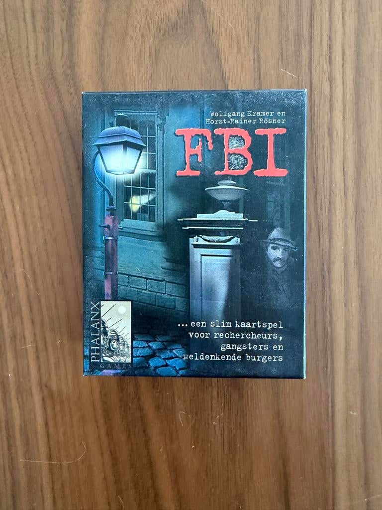 FBI: Een slim kaartspel voor rechercheurs en gangsters, Hobby en Vrije tijd, Gezelschapsspellen | Kaartspellen, Zo goed als nieuw