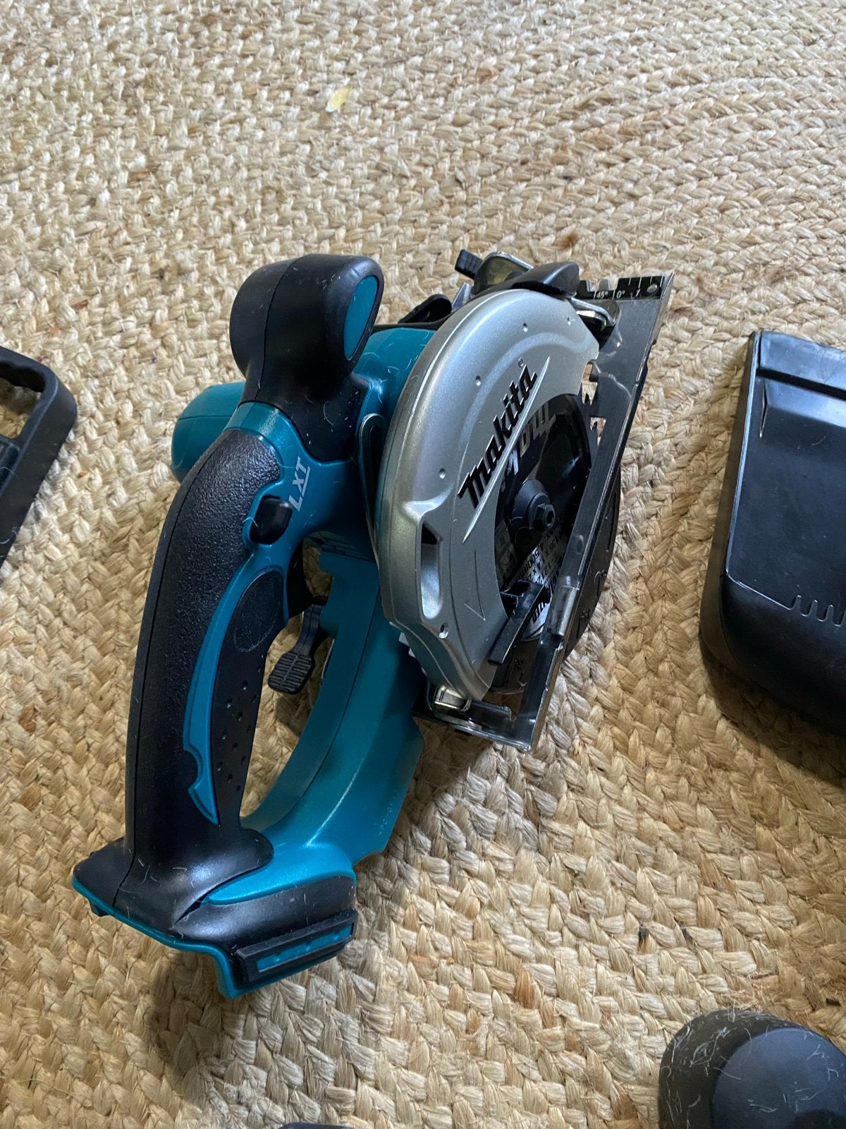 Makita DSS501 18V Accu Cirkelzaag -136mm  en Krachtig, Doe-het-zelf en Verbouw, Gebruikt, Cirkelzaag, 600 tot 1200 watt, Ophalen of Verzenden