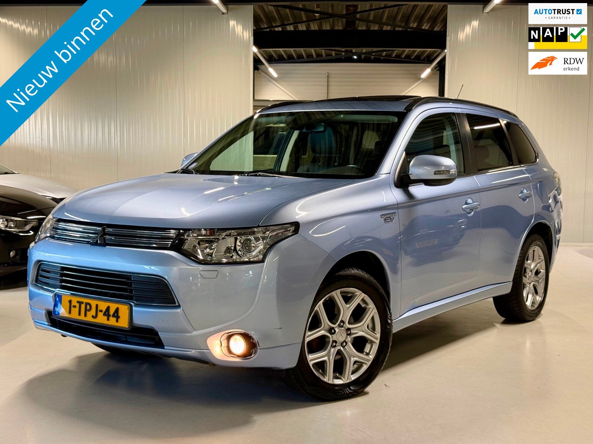 Mitsubishi Outlander 2.0 PHEV instyle+ Opendak|Camera|Trekha, Adaptive Cruise Control, Zwart, 4 cilinders, Blauw