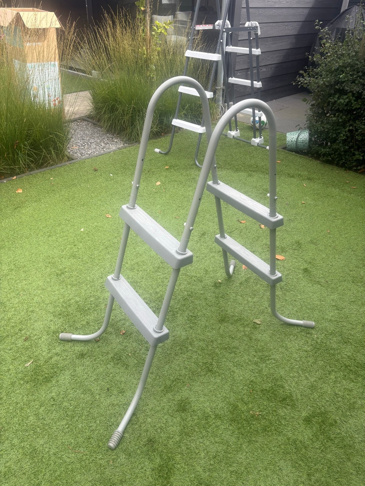 Bestway zwembadtrapje - Zo goed als nieuw, Tuin en Terras, Ophalen, Zo goed als nieuw, Ladder