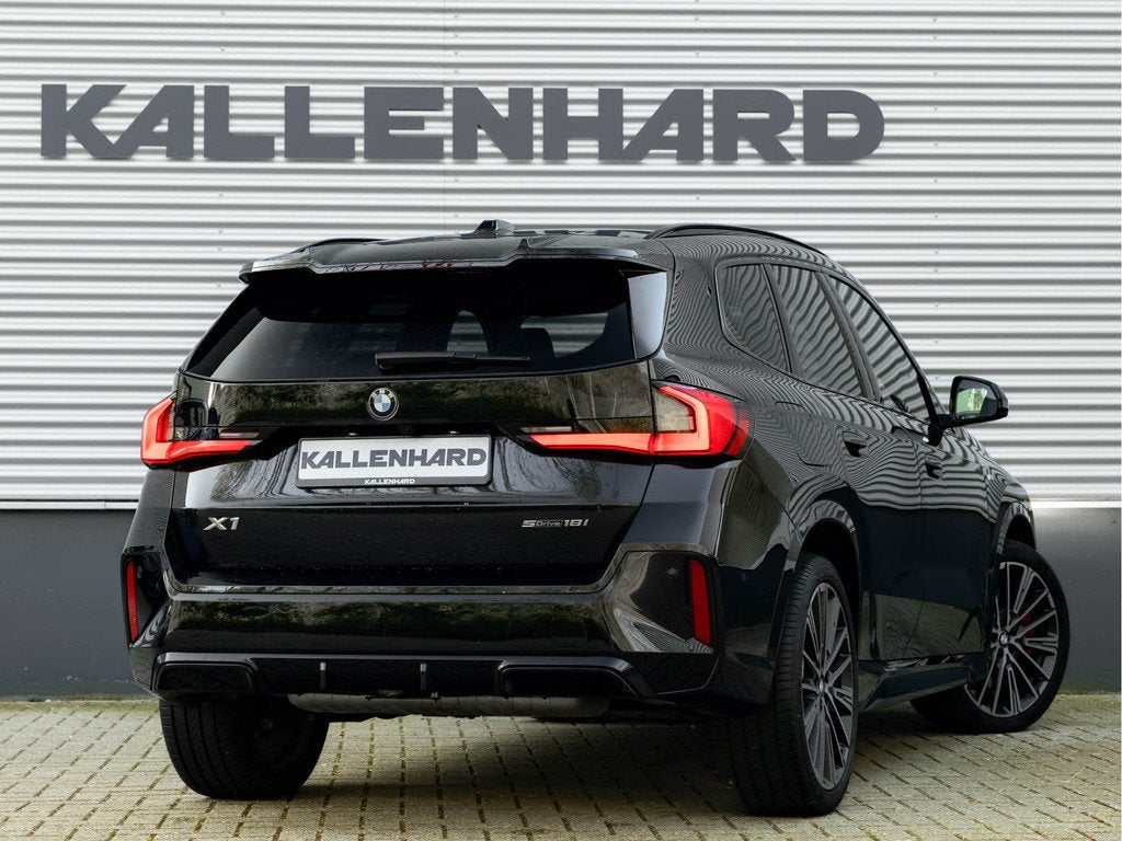 BMW X1 sDrive18i M-Sport Pro - Innovation - Travel - Comfort, Auto's, BMW, 12 maanden, 136 pk, Gebruikt, Zwart