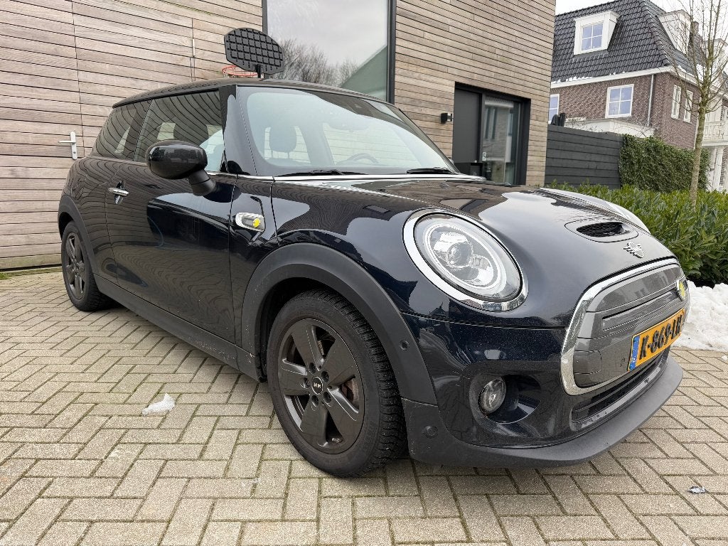 Mini 3-deurs (f56) Electric 184pk Aut 2020 zwart, 50 €/maand, 4 stoelen, Elektrisch, Particulier