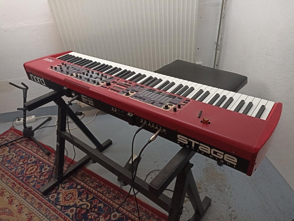 Nord Stage 88 Revision B – zeer goede staat + tas/pedaal, 88 toetsen, Zo goed als nieuw, Midi-aansluiting, Ophalen