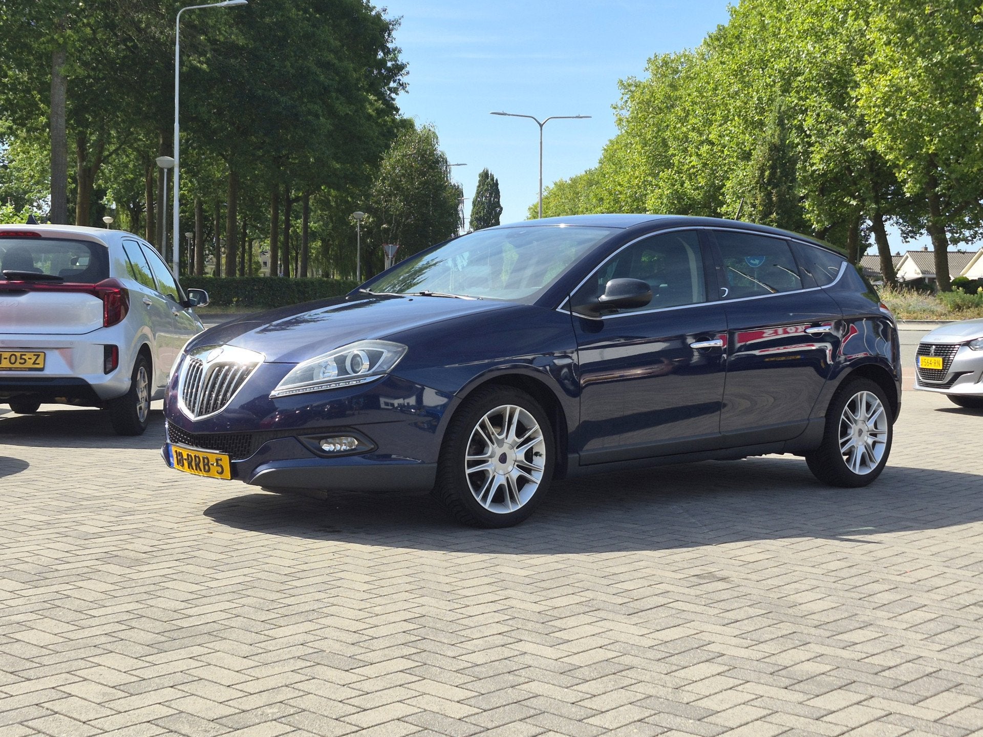 Lancia Delta 1.4-16V Oro APK 08-2027 (bj 2011), Voorwielaandrijving, Dealer onderhouden, Automatische klimaatregeling, Gebruikt