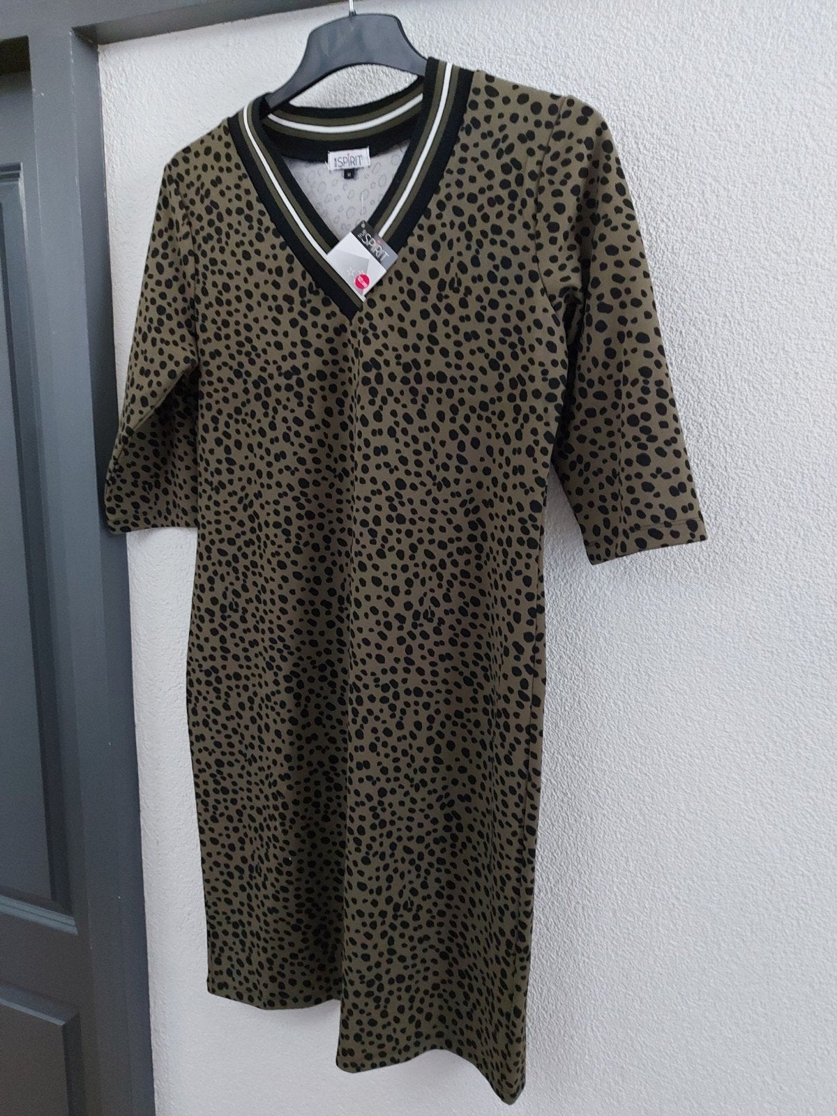 Nieuwe Esprit jurk met luipaardprint - Maat M, Maat 38/40 (M), Nieuw, Ophalen of Verzenden, Knielengte