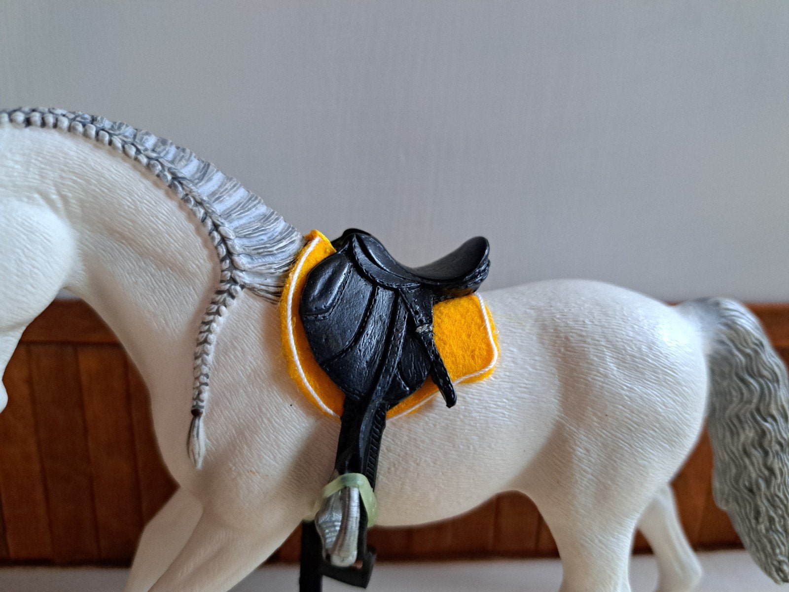 schleich zadel dekje geel, Ophalen of Verzenden, Zo goed als nieuw, Paard, Beeldje of Figuurtje
