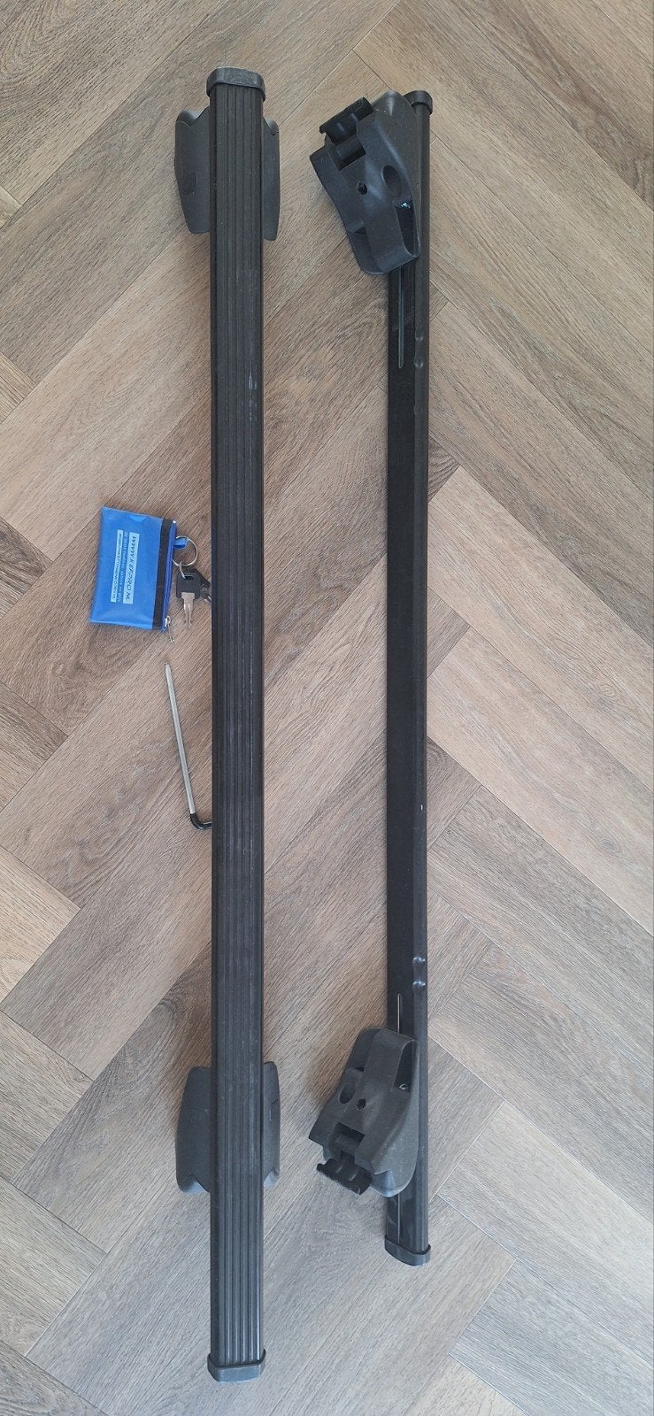 Gev dakdragers met sloten.  Vaste rails, Auto diversen, Dakdragers, Ophalen, Gebruikt